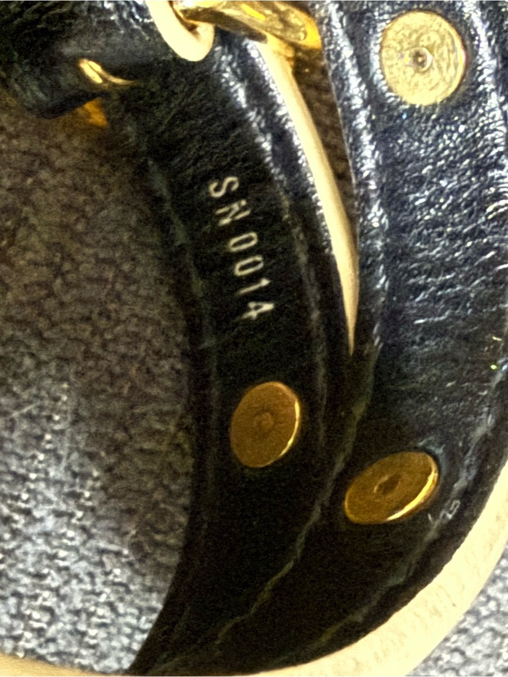 Louis Vuitton Suhali Double Tour
Leather Long Bracelet Black includes box - Picture 3 of 5